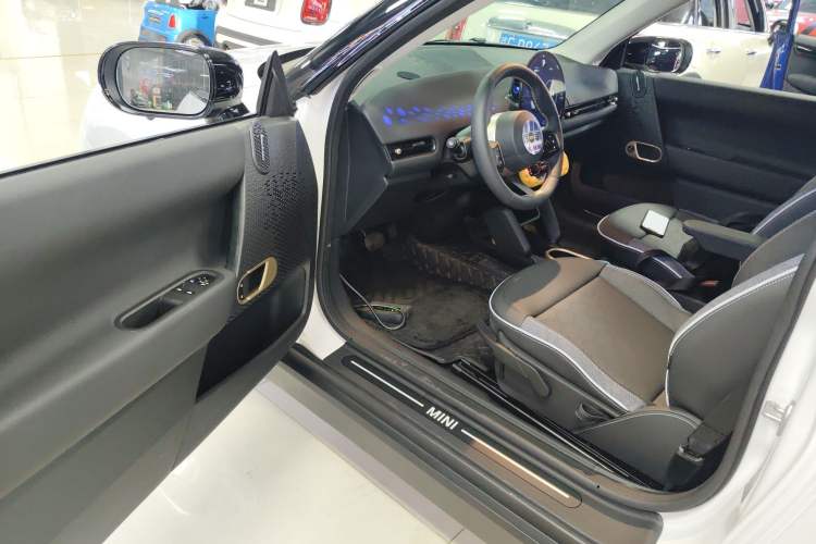 Used MINI Electric MINI COOPER 2025 Model Facelift 466km COOPER E Classic Style
