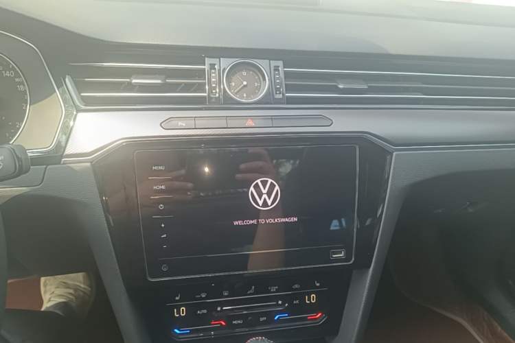 Used Volkswagen Magotan 2020 330TSI DSG Luxury Edition Audio And AC Panel