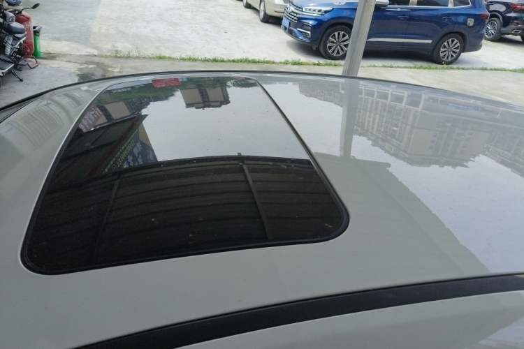 Used Chevrolet Cruze 2013 Hatchback 1.6T Automatic Flagship Model Roof