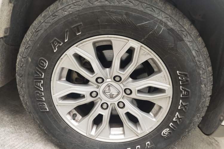 Used JMC Yusheng S350 2016 2.4T Automatic 2WD Diesel Luxury Version with Sunroof 7 Seats
