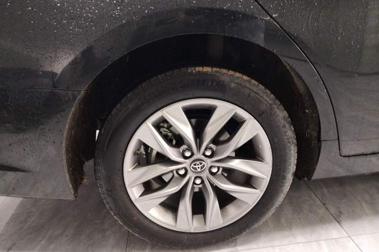 Used Toyota Avalon 2021 2.5L Luxury Edition Right Rear Wheel Hub