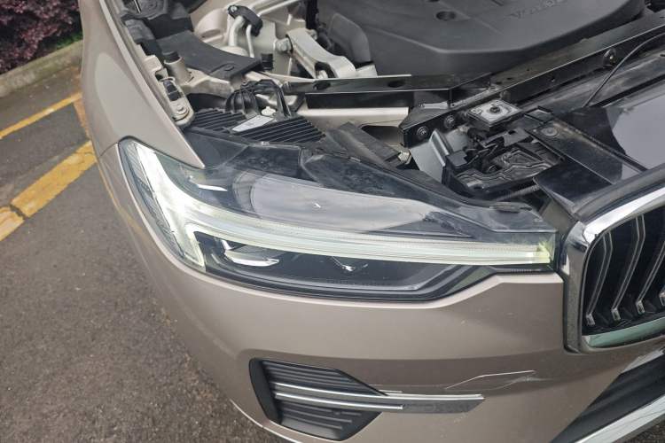 Used Volvo XC60 2023 B5 4x4 Smart Luxury Edition Right Front Headlight