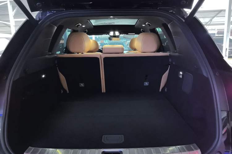 Used Lynk & Co 09 EM-P 2025 2.0TD EM-P Four-Wheel Drive Max Five Seats
