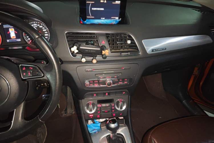 Used Audi Q3 2013 35 TFSI Comfort Model Audio And AC Panel