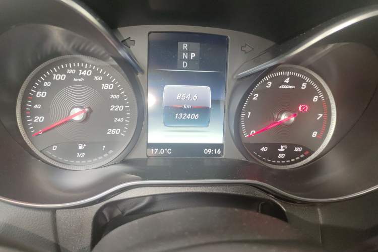 Used Mercedes-Benz C-Class 2017 Facelift C 200 L Sport Edition Odometer Close Up