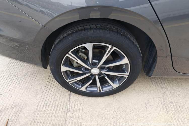 Used Geely Auto Emgrand 2025 4th Generation 1.5L CVT Luxury Version Right Rear Wheel Hub