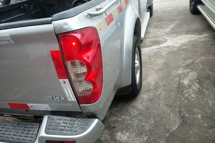 Used Great Wall Wingle 5 2017 2.0T European-Style Diesel Two-Wheel-Drive Elite Version with Large Double Cab – GW4D20B Exterior 2