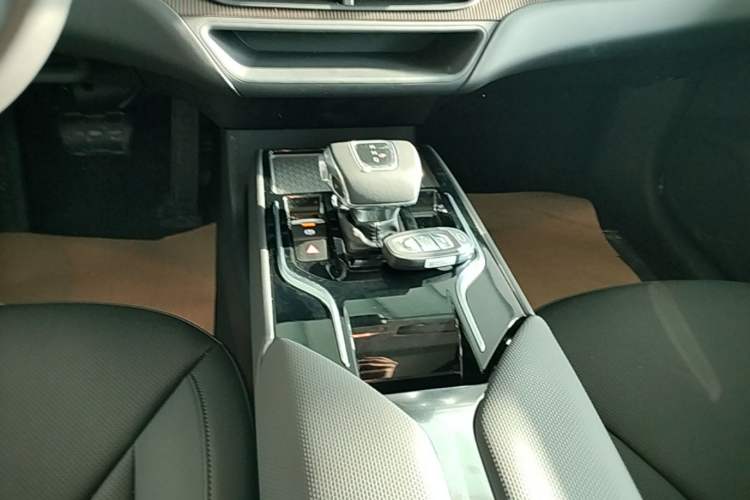 Used Hongqi E-QM5 2022 431 km Charge & Enjoy Edition
