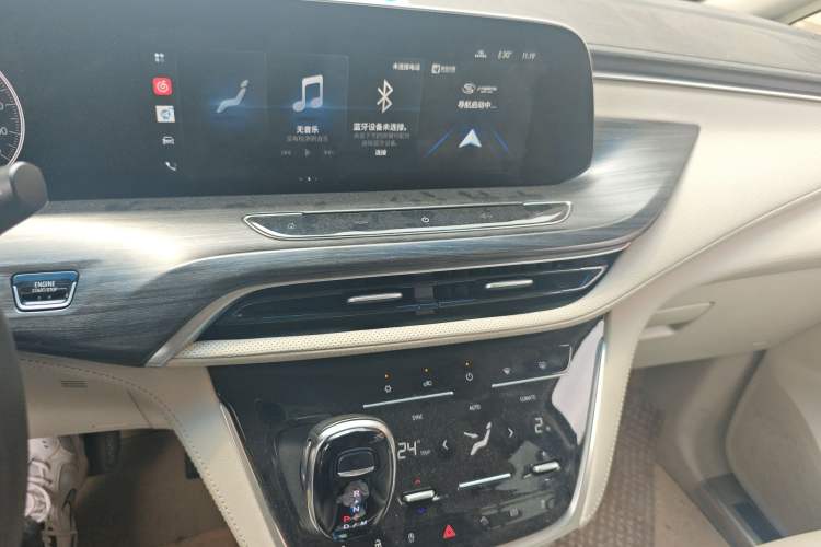 Used Buick GL8 2021 ES Landtrek 653T Comfort Edition Audio And AC Panel