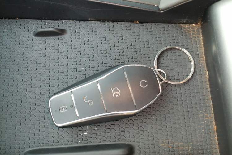 Used BYD Qin L 2025 DM-i Smart Drive 80KM Leading Model Vehicle Key