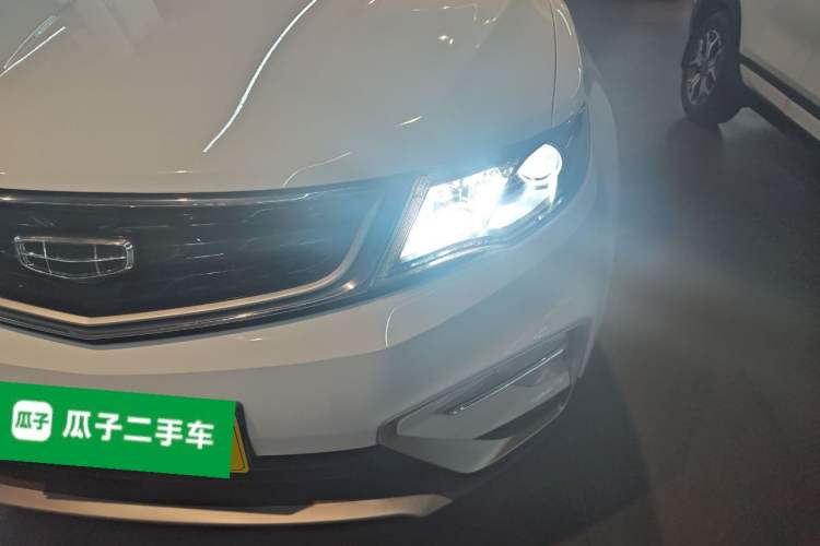 Used Geely Auto Emgrand X7 Sport 2021 Million Edition 1.8TD DCT Two-Wheel Drive Comfort Model Left Front Headlight