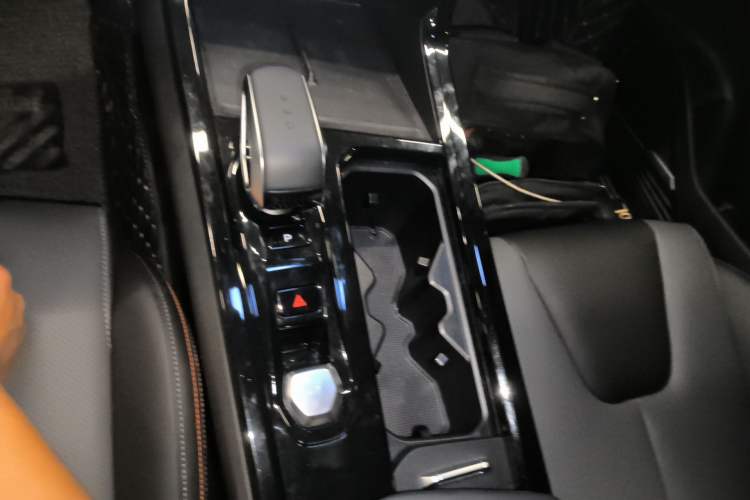 Used Geely Auto Emgrand X7 Sport 2023 Boyue COOL 1.5TD Smart Connect+ Gear Lever