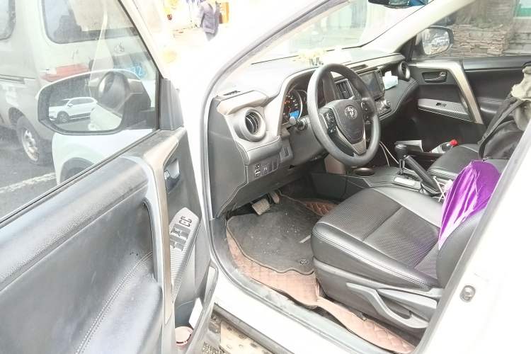 Used Toyota RAV4 2015 2.0L CVT Two-Wheel Drive Fashion Edition
