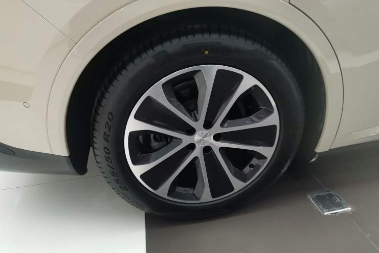 Used Hima Luxeed R7 2024 All-Electric 802 km Max