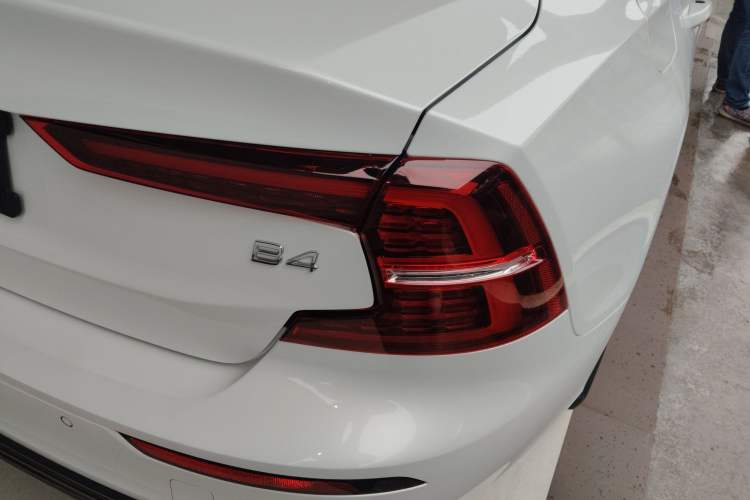 Used Volvo S60 2024 B4 Zhiyi Luxury Edition Exterior 3