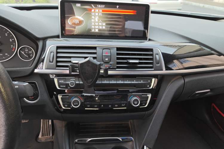 Used BMW 3 Series 2017 318Li Fashion Model Audio And AC Panel