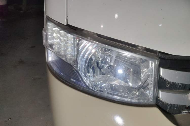 Used Foton Scenic G7 2024 Commercial Version CNG 2.4L Manual Long-Wheelbase High-Roof Van with 2 Seats
