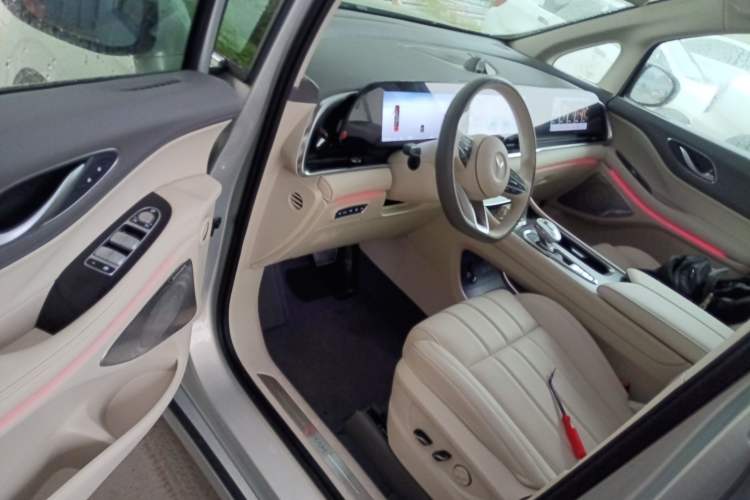 Used VOYAH Dream 2024 PHEV Extended-Range Premium Edition