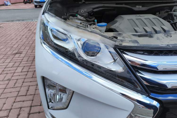 Used Mitsubishi Eclipse Cross 2018 1.5T CVT Two-Wheel Drive Dream Edition Right Front Headlight