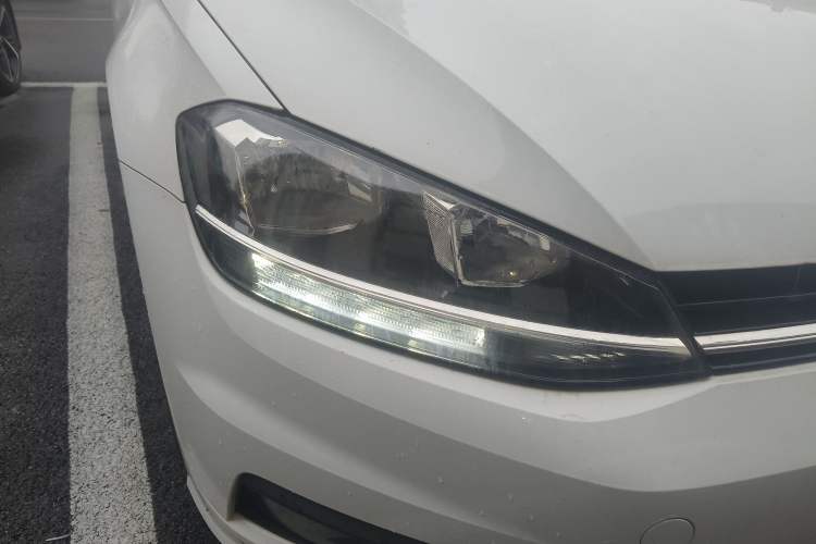 Used Volkswagen Golf 2018 1.6L Automatic Fashion Model Right Front Headlight