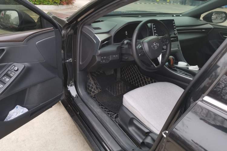 Used Toyota Avalon 2019 2.5L Ambition Version China VI Standard Driver Seat