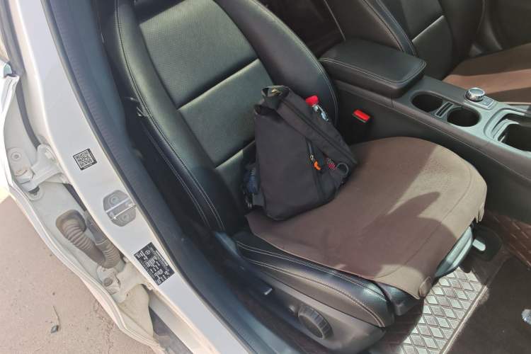 Used Mercedes-Benz GLA 2018 GLA 200 Sport Edition Right Front Seat