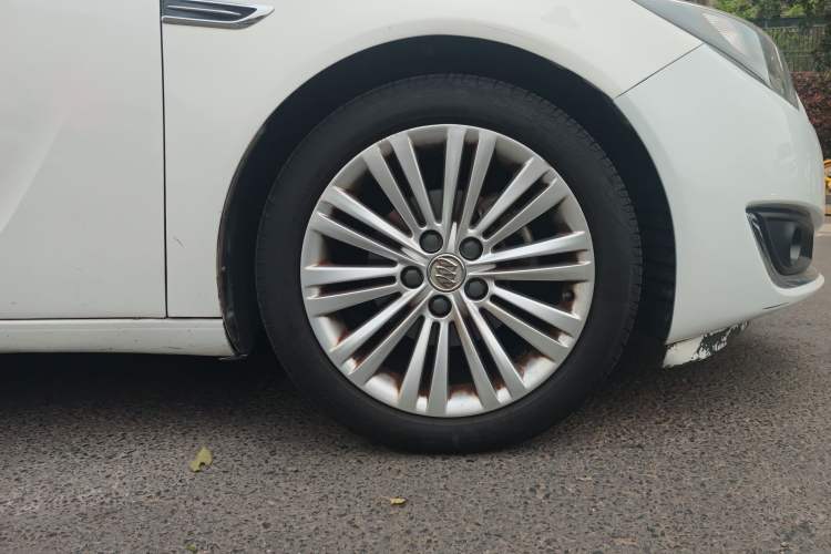 Used Buick Regal 2014 2.4L SIDI Elite Fashion Edition Right Front Wheel Hub