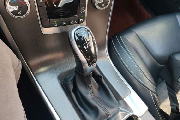 Used Volvo XC60 2015 T5 AWD Zhiyuan Edition Gear Lever