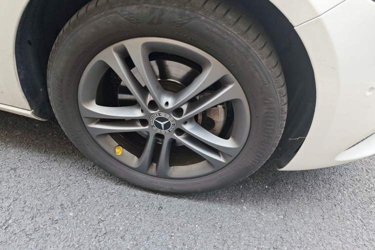 Used Mercedes-Benz A-Class 2020 A 200 L Right Front Wheel Hub