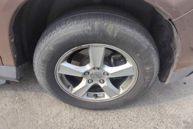 Used BYD S6 2013 Platinum Edition 2.4L Automatic Luxury Model Right Front Wheel Hub