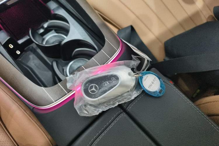 Used Mercedes-Benz E-Class New Energy 2024 E 350 e L Plug-in Hybrid Sedan Interior 1