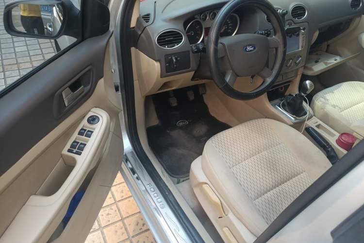 Used Ford Focus 2011 Sedan 1.8L Manual Comfort Model
