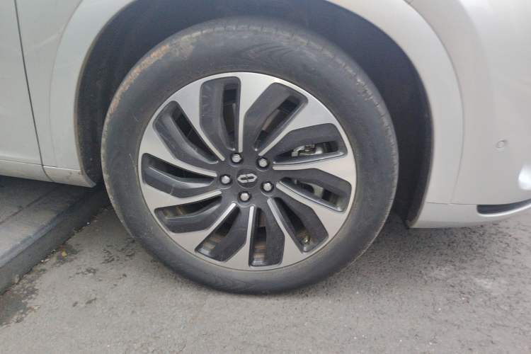 Used Hima AITO M7 2024 1.5T Rear-Drive Plus Version 5 Seats Right Front Wheel Hub