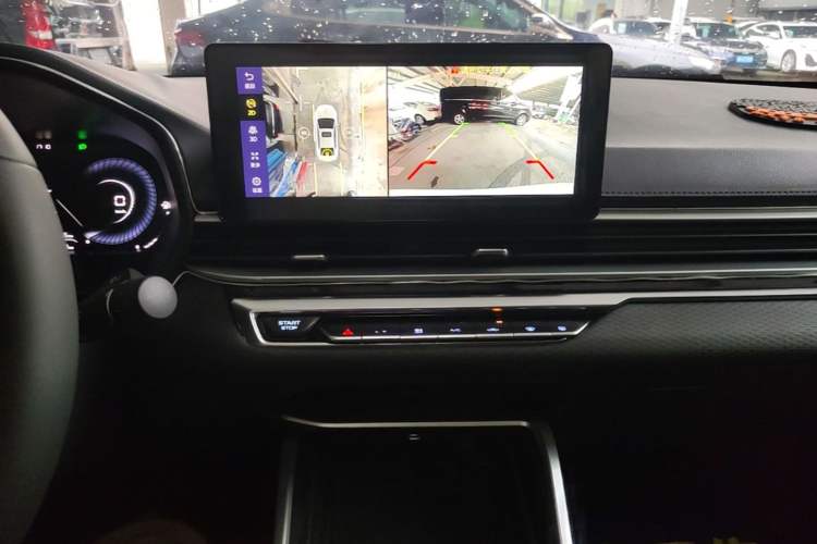 Used Geely Auto Emgrand 2022 4th Generation 1.5L CVT Luxury Model Audio And AC Panel