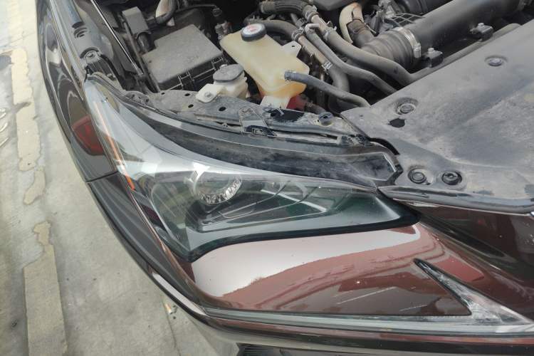 Used Lexus NX 2017 300 Front-Wheel-Drive Limited Edition Right Front Headlight