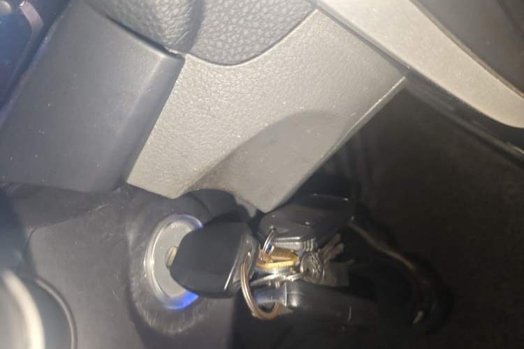 Used Zotye Z300 2014 New Vision 1.5L Manual Luxury Model Vehicle Key