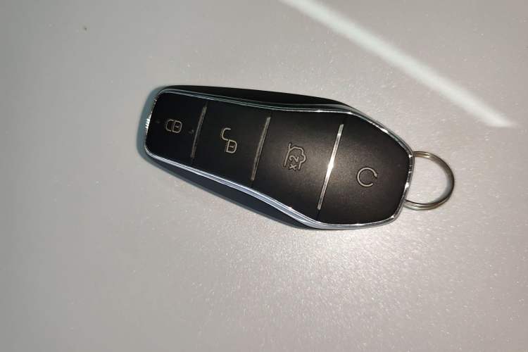 Used BYD Song L DM-i 2024 112 km Leading Edition Interior 1