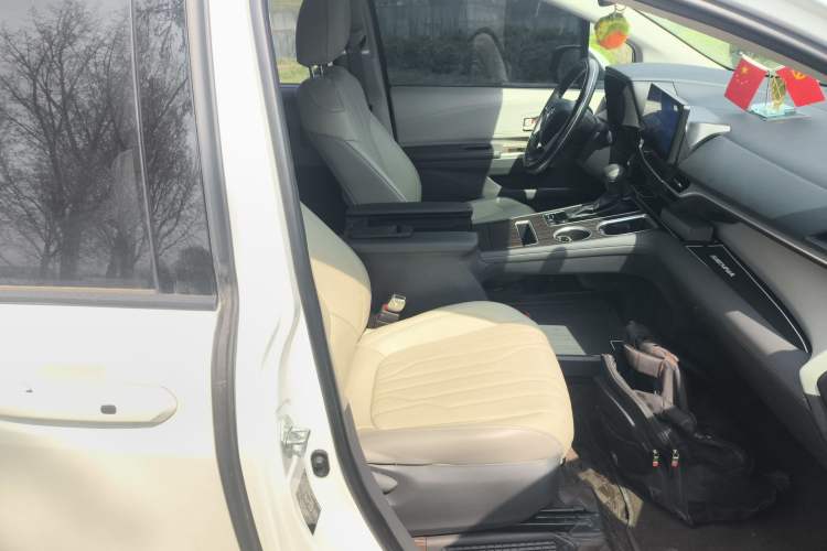 Used Toyota SIENNA 2023 2.5L Hybrid Comfort Edition
