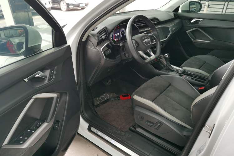 Used Audi Q3 2021 35 TFSI Fashion Dynamic Model