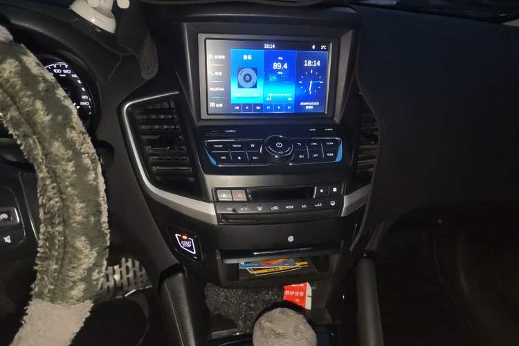 Used Dongfeng Aeolus AX7 2018 1.6T Automatic Luxury Special Edition Audio And AC Panel