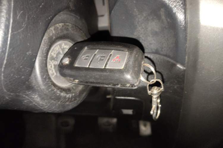 Used Nissan Livina 2010 Jingyue Edition 1.6L Manual All-Around Model
