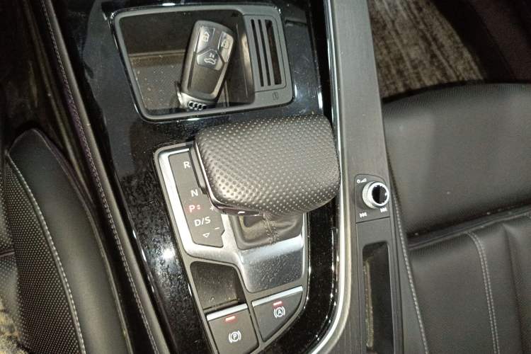 Used Audi A4L 2024 40 TFSI Luxury Dynamic Edition Gear Lever