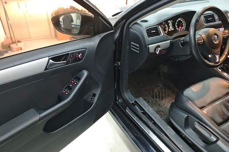 Used Volkswagen Sagitar 2014 Revised Version 1.4TSI Automatic Luxury Edition
