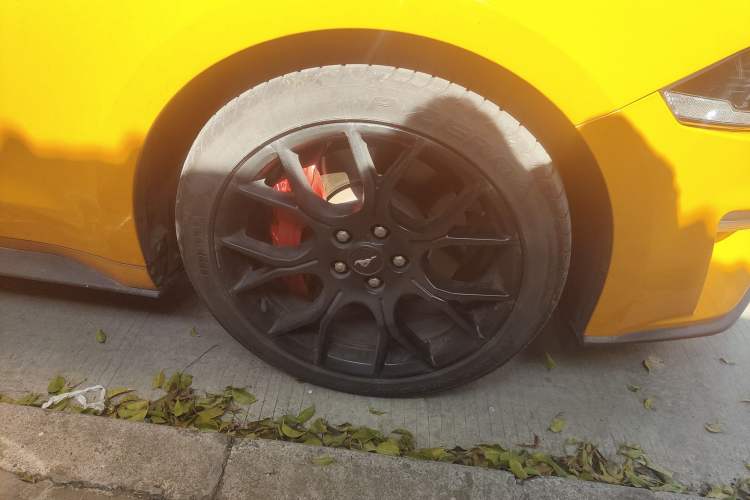 Used Ford Mustang 2018 2.3L EcoBoost Right Front Wheel Hub