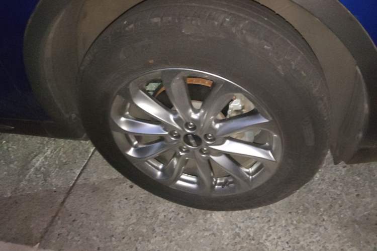 Used Lincoln Corsair 2020 2.0T Two-Wheel Drive Luxury Edition Right Front Wheel Hub