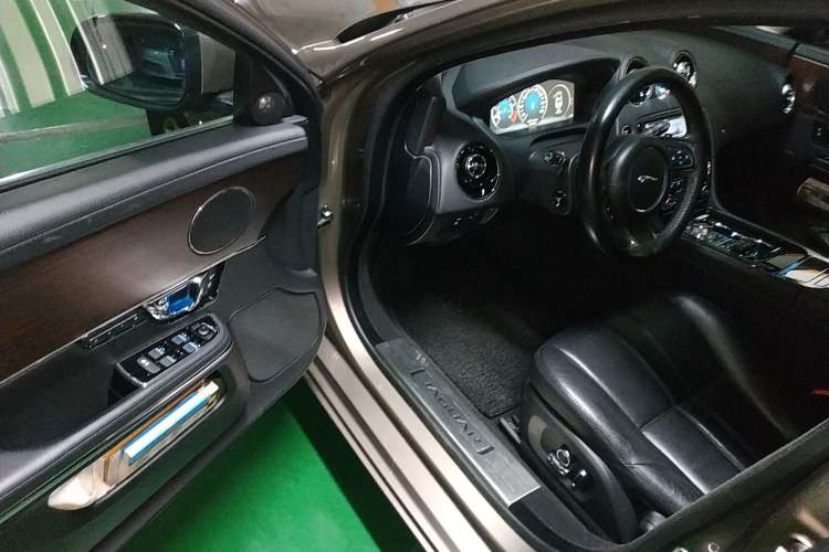 Used Jaguar XJ 2016 XJL 3.0 SC Two-Wheel-Drive Elegant Business Edition
