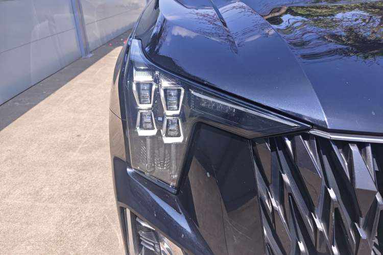 Used GAC Trumpchi ES9 2024 PHEV with 143 km Max Right Front Headlight