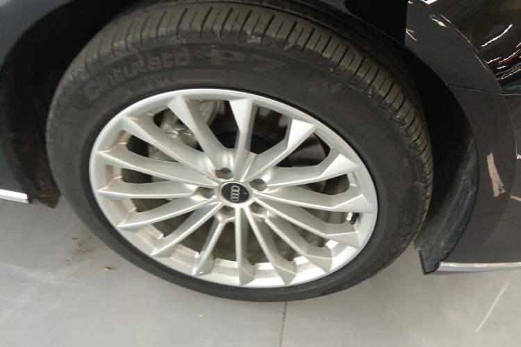 Used Audi A8 2021 A8L 50 TFSI quattro Comfort Model Right Front Wheel Hub