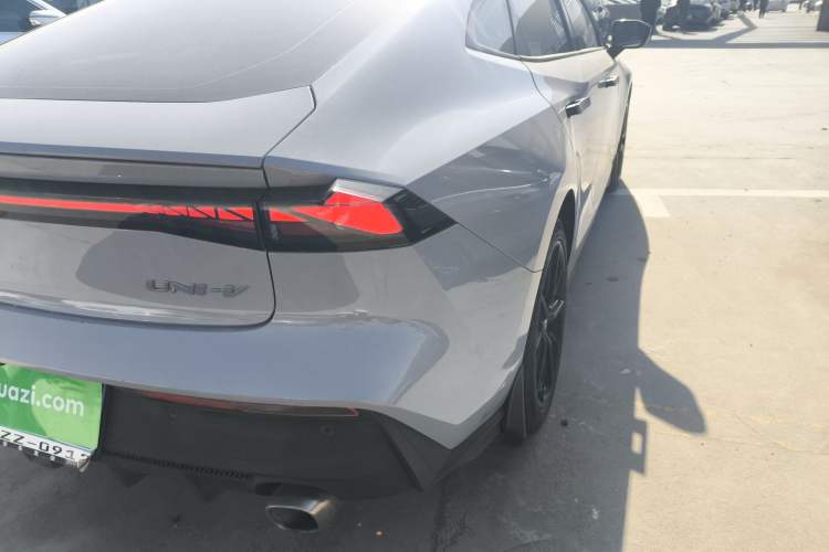 Used Changan UNI-V 2022 1.5T Prestige Version