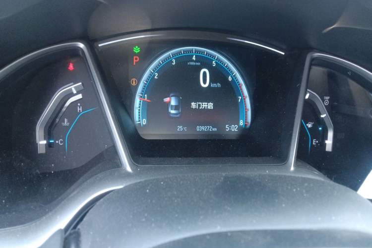 Used Honda Civic 2016 220TURBO CVT Luxury Edition Odometer Close Up